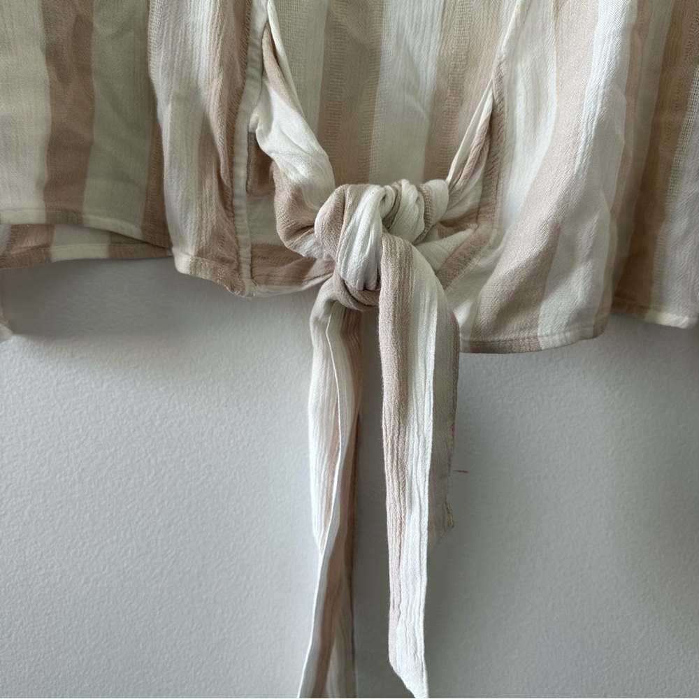 American Eagle AEO white & tan striped flowy cropped tie front top shirt - Picture 7 of 7